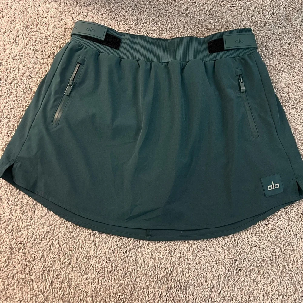 Alo - High-Waist Elevation Mini Skirt - Midnight Green - like new condition- M